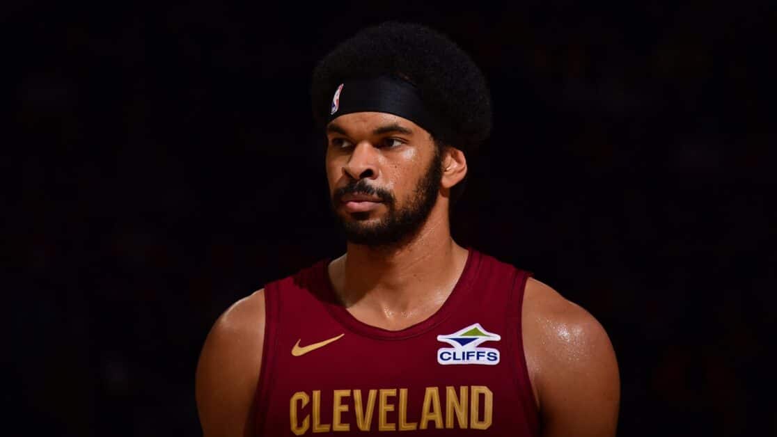 Cavs ‘Allen bị gãy ngón tay, trung tâm FridayCavs được chẩn đoán là bị gãy xương không di lệch, sẽ trải qua một loạt quá trình điều trị và đánh giá trước trận đấu tiếp theo của họ.