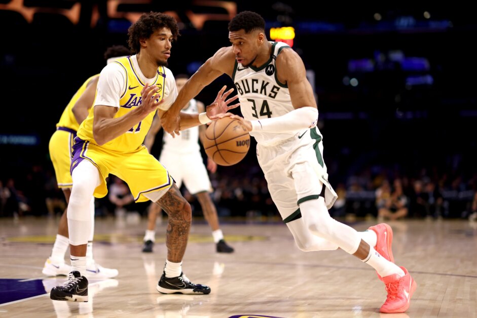 3 điều cần xem ở Bucks-Lakers trên NBA TV Lakers sẽ đối đầu với Bucks vào Thứ Bảy tại Diễn đàn Fiserv lúc 8 giờ ET trên NBA TV.