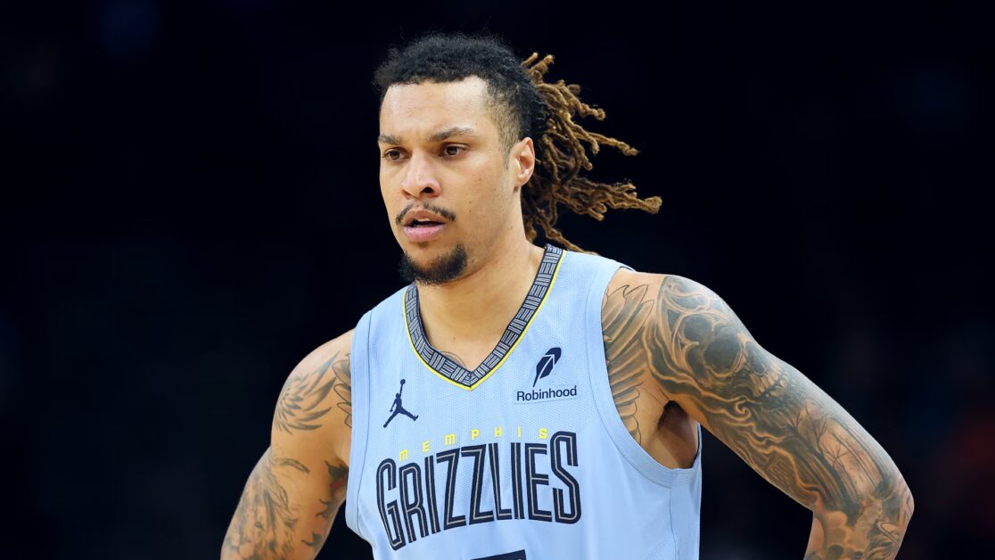 Grizzlies ‘Clarke (đầu gối) dự kiến sẽ trở lại sau 6-9 tuần. Clarke đã trải qua một thủ thuật nội soi khớp để giảm viêm màng hoạt dịch đầu gối phải vào đầu mùa thu.