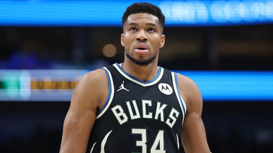 Antetokounmpo (đầu gối) ra sân tối nay với HornetsNgôi sao của Bucks bị viêm gân bánh chè đầu gối trái và sẽ phải nghỉ thi đấu vào tối thứ Tư trong trận gặp Charlotte.