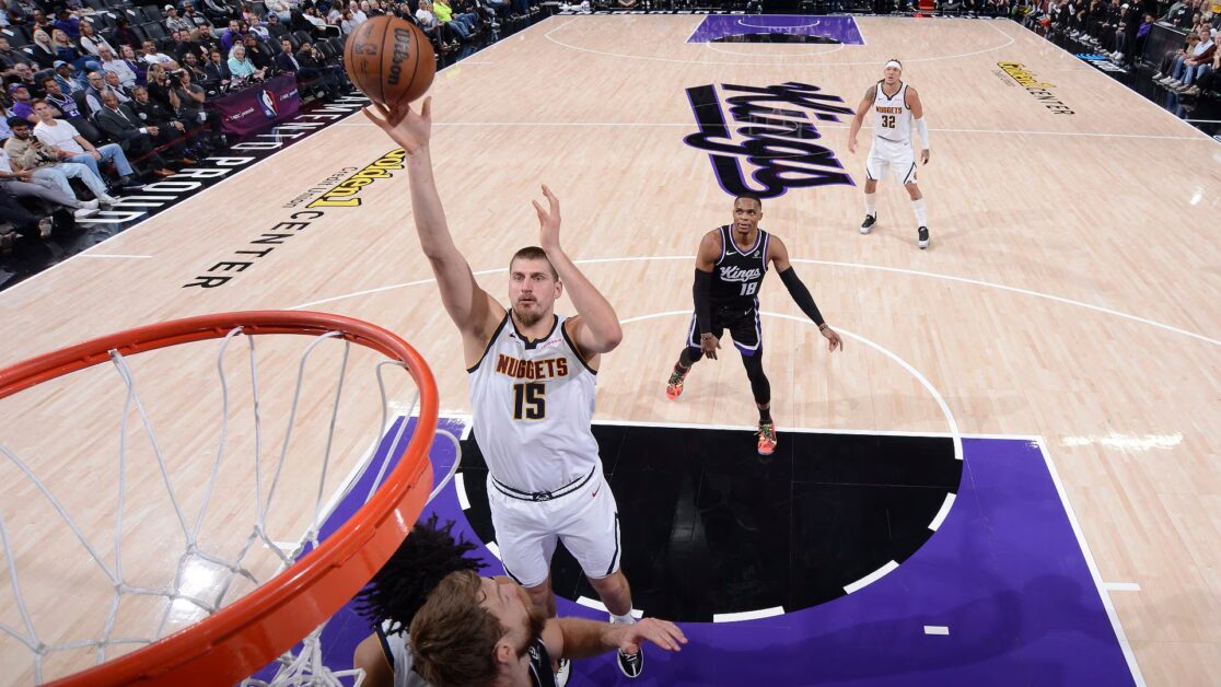 4 điểm rút ra: Jokić nóng bỏng, Nuggets tiếp tục lăn lộnDenver vẫn đứng vững trong cuộc rượt đuổi phía Tây nhờ chiến thắng đường 122-108 do Nikola Jokić và Jamal Murray tiếp sức.