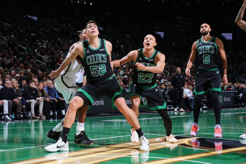 The Athletic: Các đội NBA đang phá kỷ lục chưa từng có trước đây. Một cuộc gọi tới New Zealand đã bắt đầu mọi thứ