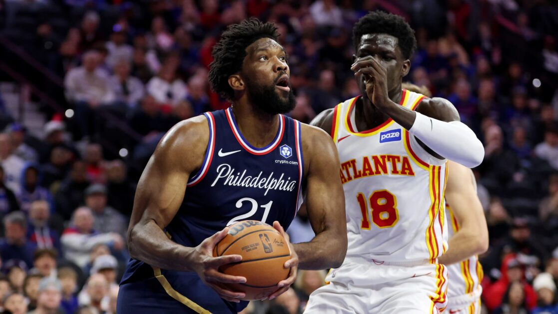 Embiid trở lại đội hình sau khi bỏ lỡ 9 trận Trung tâm Sixers All-Star chơi 30 phút trong trận thua hai hiệp trước Atlanta, ghi 18 điểm (6-14 FG) và 4 rebound.