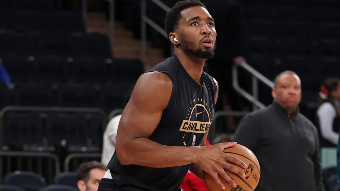 Cập nhật trực tiếp: Hành động Ngày Giáng sinh NBATheo dõi cùng với thông tin cập nhật trực tiếp về trận đấu NBA Ngày Giáng sinh hôm nay trên ABC và ESPN, bắt đầu với Cavaliers-Knicks.