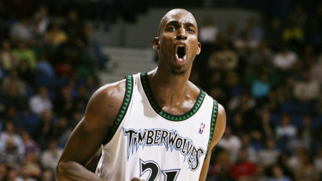 Wolves chuẩn bị giải nghệ chiếc áo số 21 của GarnettGarnett trở lại Minnesota với tư cách là đại sứ của đội sau khi chơi 12 trong số 21 mùa giải của anh ấy với nhượng quyền thương mại.