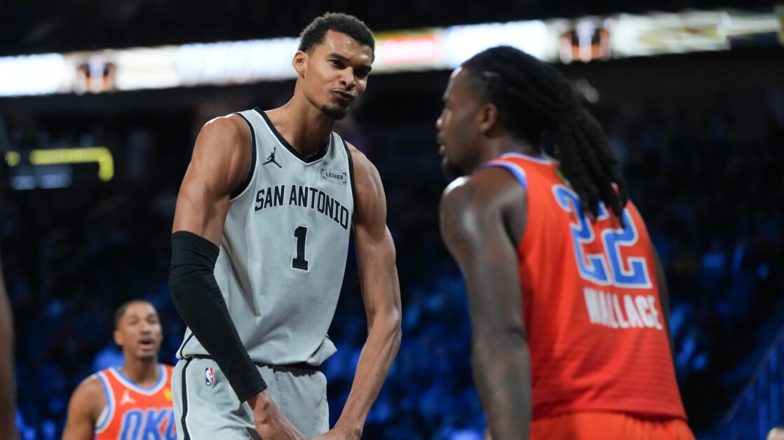 Victor Wembanyama trở lại để mang lại lợi thế đầy cảm xúc cho Spurs trước Thunder trong chiến thắng ở Bán kết NBA Cup