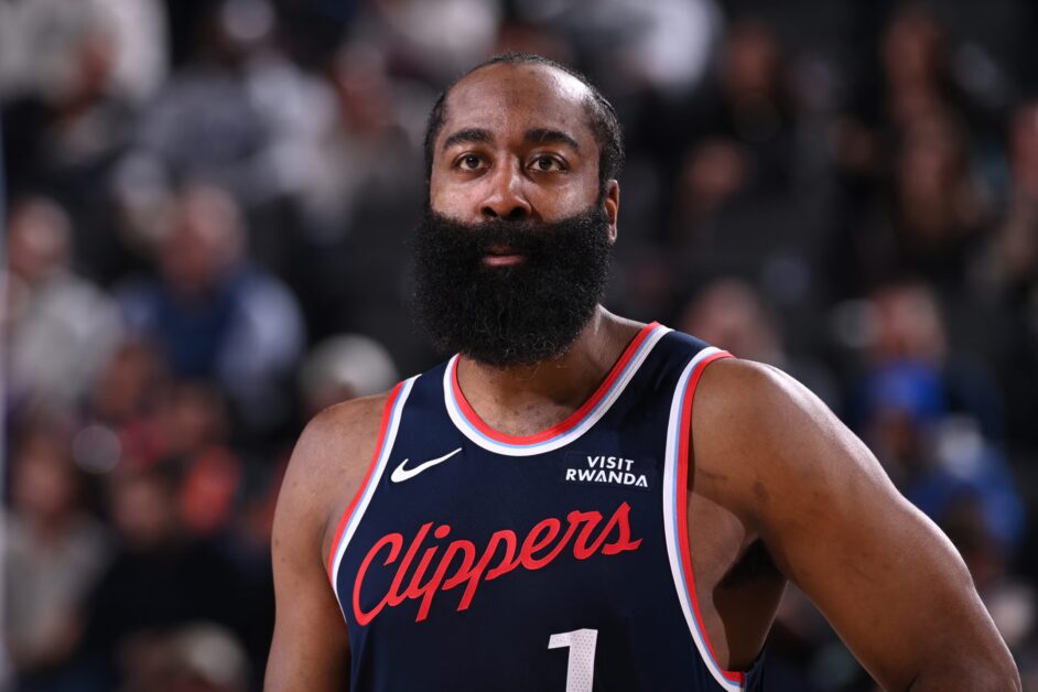 Harden vượt qua Shaq để giành vị trí thứ 9 trong danh sách ghi điểm NBAJames Harden vượt qua Shaquille O’Neal để giành vị trí thứ 9 trong danh sách ghi bàn mọi thời đại của NBA hôm thứ Hai, nâng tổng số điểm của anh lên 28.598 điểm.