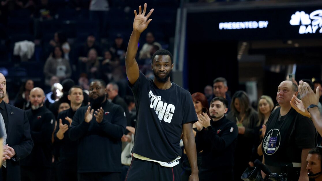 Andrew Wiggins của Heat nhận được sự chào đón nồng nhiệt từ Warriors khi trở lại Chase Center