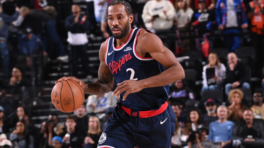 Kawhi tụt 24 sau 3 trận vắng mặt. Cầu thủ 6 lần vô địch All-Star, người đang ghi trung bình 28,2 điểm trong mùa giải này, là nguyên nhân lớn dẫn đến chuỗi 13-3 nóng bỏng gần đây của Clippers.
