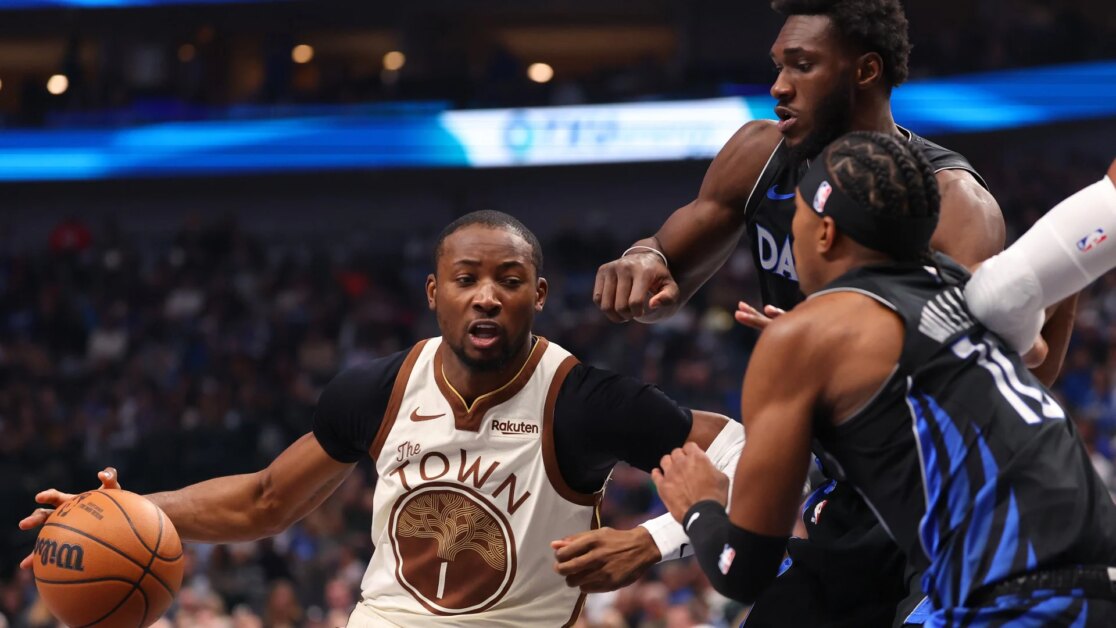 Kuminga rời sân sau khi bị thương ở mắt cá chân, đầu gốiHuấn luyện viên Steve Kerr cho biết cựu binh năm thứ năm sẽ chụp MRI vào thứ Sáu khi Warriors tiếp tục chuyến đi kéo dài bốn trận.