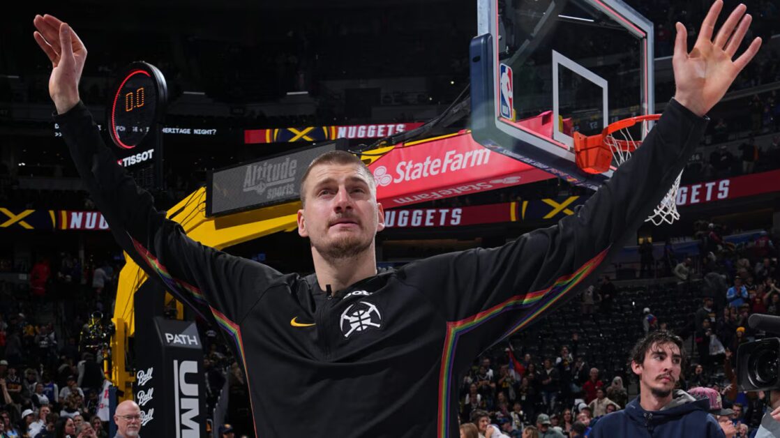 Jokić chiếm ưu thế (31-12-5) Trận đầu tiên kể từ ngày 29 tháng 12. Ngôi sao 3 lần của Kia MVP và Denver đã phải ngồi ngoài kể từ khi bị chấn thương đầu gối trái quá căng vào ngày 29 tháng 12.