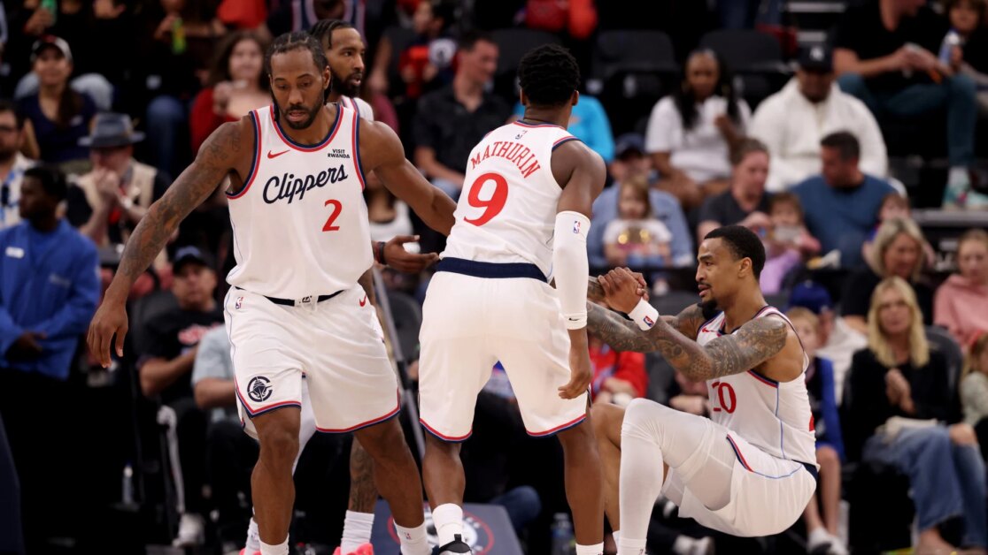 The Athletic: Kawhi Leonard không chỉ chơi bóng. Anh ấy cũng đang lên tiếng rằng Leonard đã sử dụng giọng nói của mình nhiều hơn trong một năm và có thể kết thúc bằng việc nhận ra rằng người đàn ông 34 tuổi đã không gặp trong một thời gian.