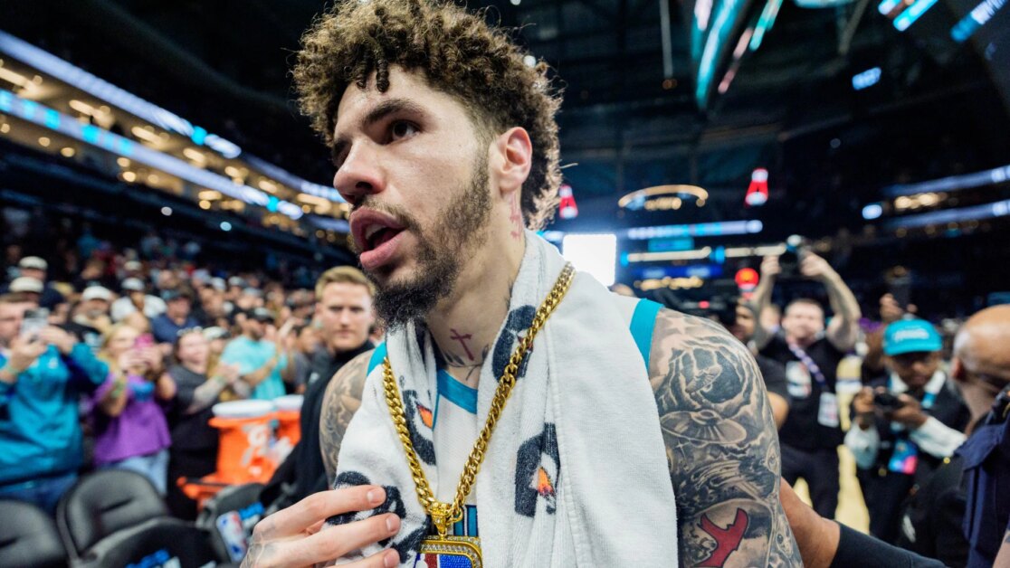 LaMelo Ball, Miles Bridges xuất sắc trong chiến thắng SoFi Play-In của Hornets trước Heat