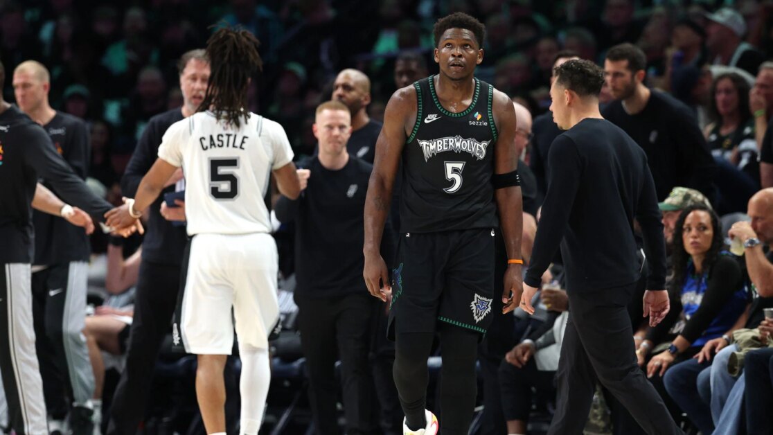 Triển vọng mùa giải của Wolves Chủ tịch điều hành bóng rổ của Minnesota, Tim Connelly hứa hẹn sẽ tích cực cố gắng cải thiện đội bóng vào mùa hè này.