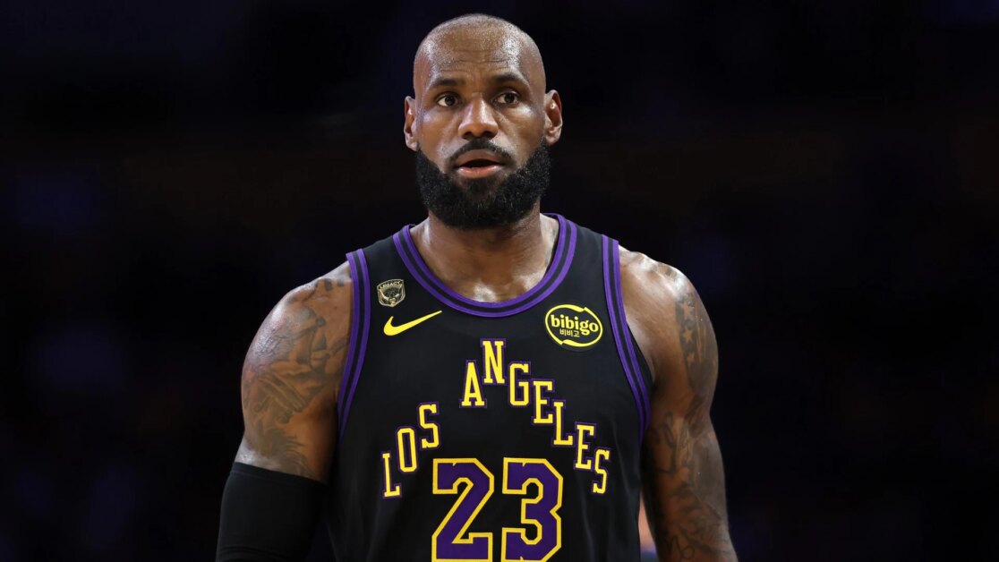 Báo cáo: LeBron James sẽ chơi cho đội không phải Lakers vào năm 2026-27