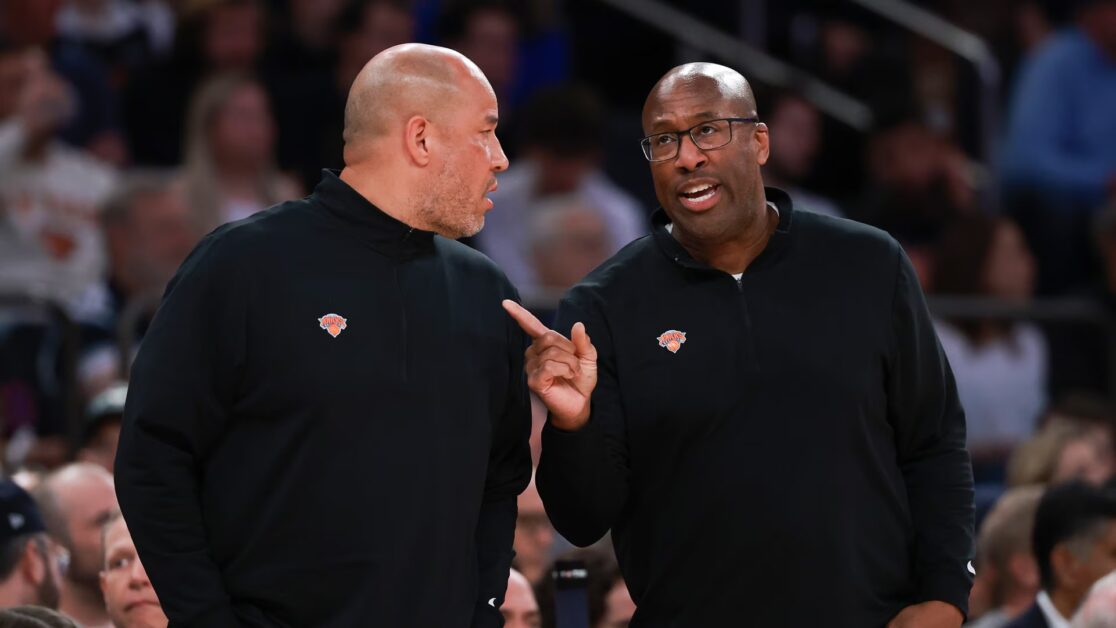 The Athletic: Mike Brown cảm ơn trợ lý Rick Brunson vì đã giúp đỡ Game 1