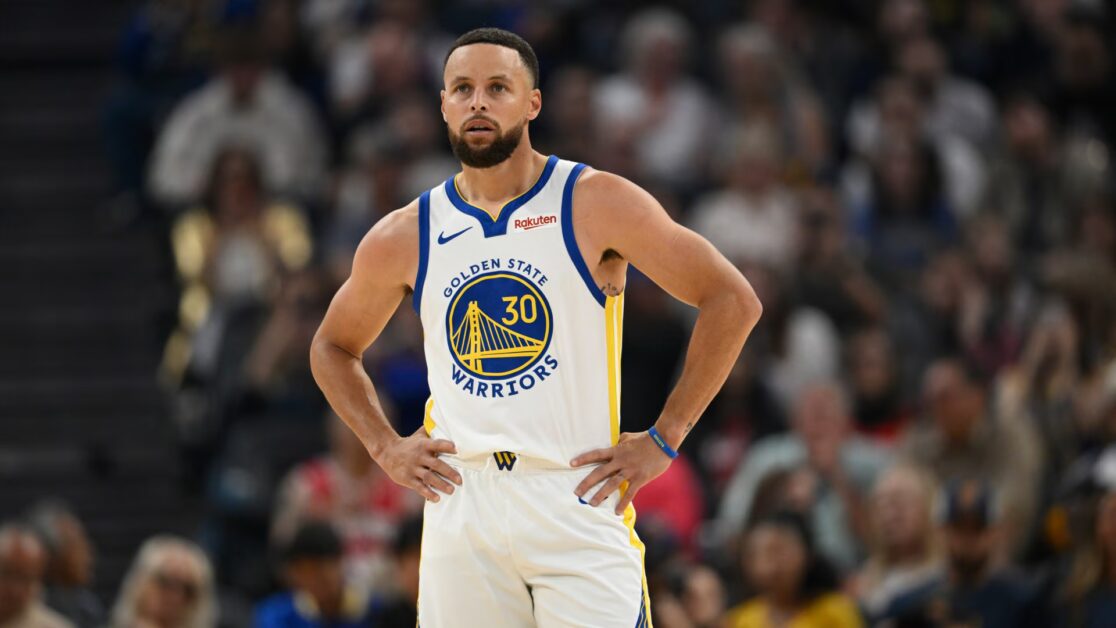 Ngôi sao chiến binh Curry ký hợp đồng giày với Li-Ning Ngôi sao chiến binh Stephen Curry có hợp đồng may mặc và giày dài hạn mới với công ty đồ thể thao Trung Quốc Li-Ning.