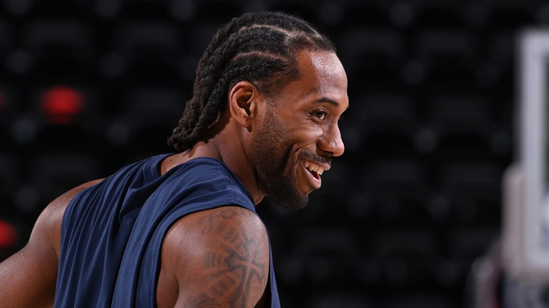 Báo cáo: Raptors đang hoàn tất giao dịch với KawhiToronto được cho là sắp đạt được thỏa thuận giành được MVP 2 lần vào Chung kết để đổi lấy Brandon Ingram, Gradey Dick và các lựa chọn Dự thảo trong tương lai.