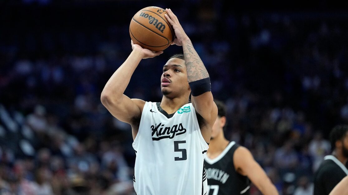 The Athletic: Acuff Jr. mang đến hy vọng cho người hâm mộ KingsTân binh đã khởi đầu khó khăn để kết thúc với 25 điểm trong trận ra mắt California Classic Summer League cho Kings.